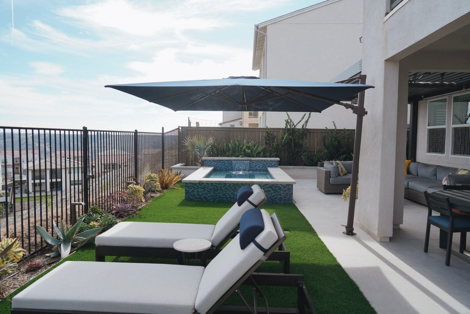 Spool with a cantilever umbrella open toward the valley view